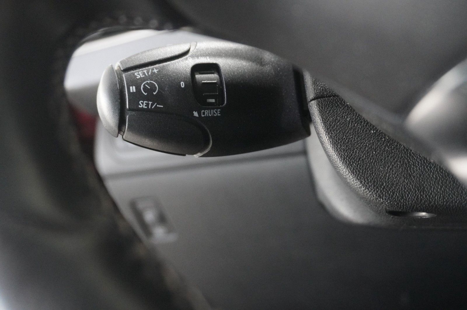 Fahrzeugabbildung Peugeot 2008 1.5D ALLURE NAVI/LED/KAMERA/SHZ/PANO./SPORT