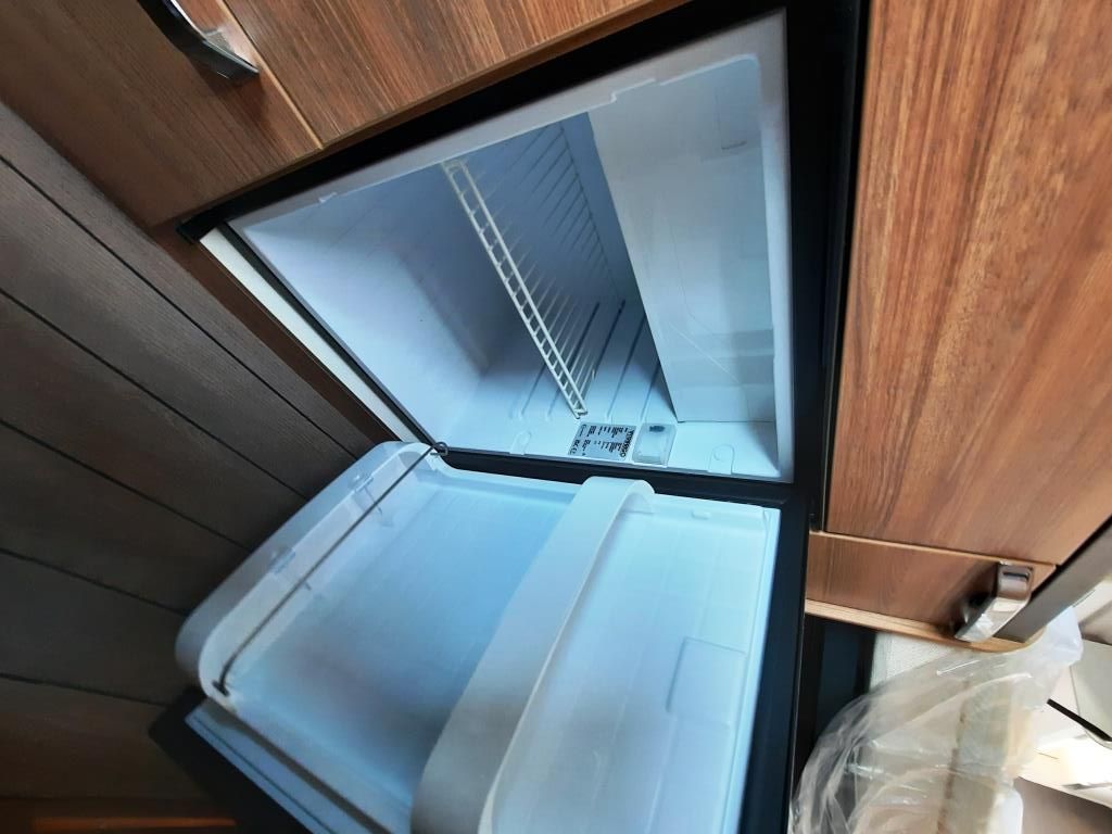 Fahrzeug Übersicht 15 Fahrzeugabbildung Weinsberg CaraBus EDITION FIRE 600 ME Verfüg./Sparen Sie 8