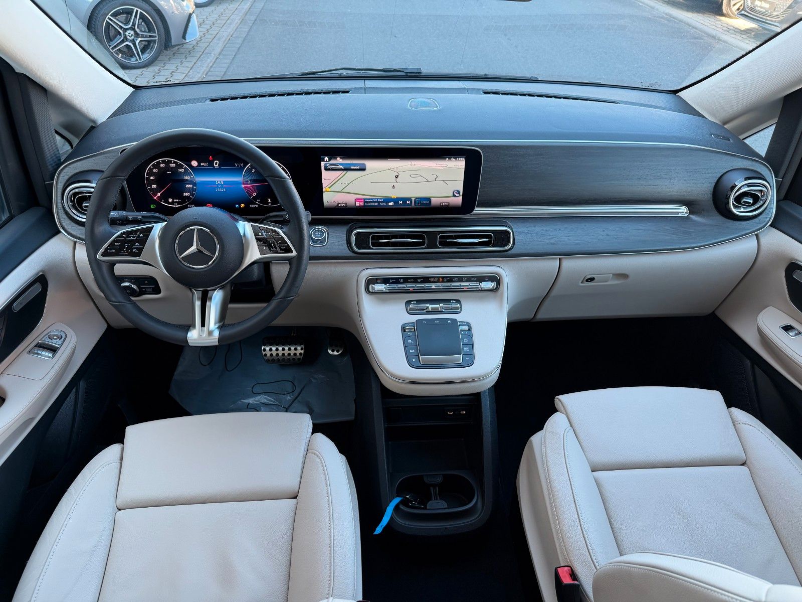 Fahrzeugabbildung Mercedes-Benz V 220 d AVA AMG AHK2,5to DISTRONIC 360Kamera