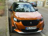 Peugeot 2008 PureTech 130 EAT8 GT Line, LED, NAVI, PANO - Peugeot 2008 von privat