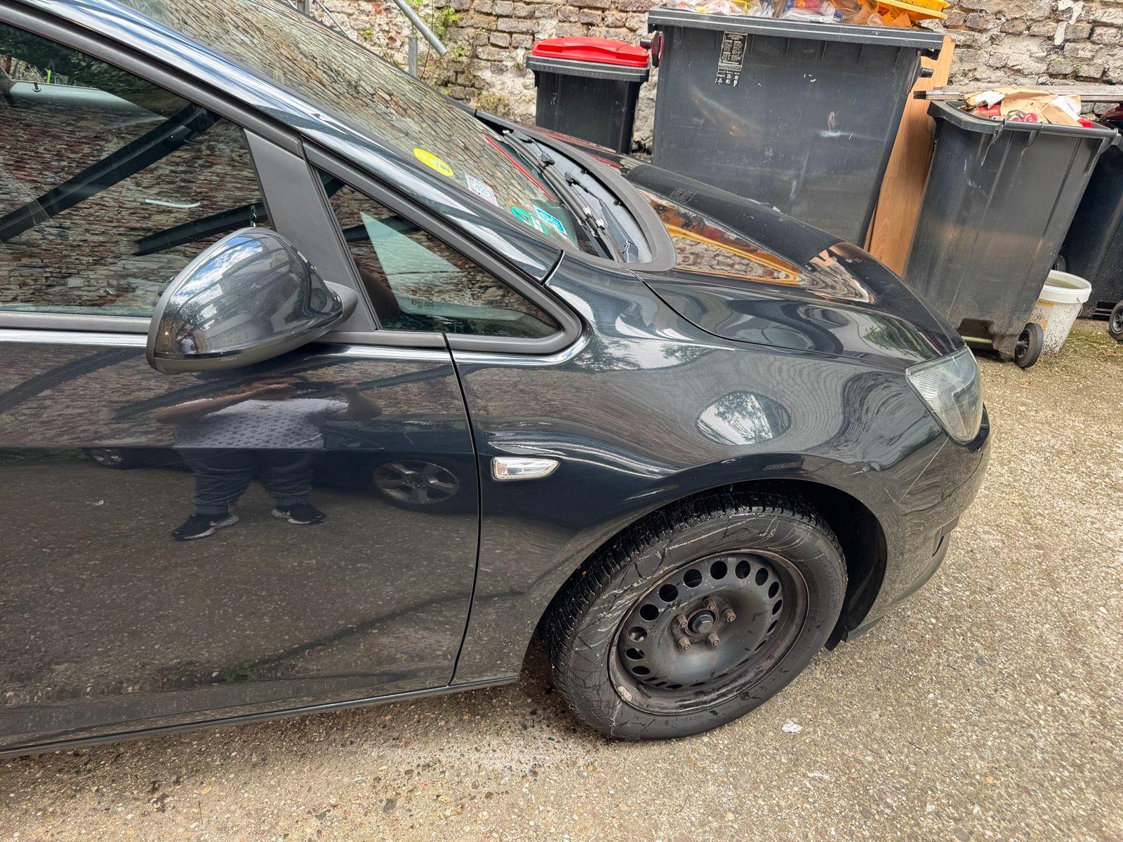Opel Astra 2014 — photo 13