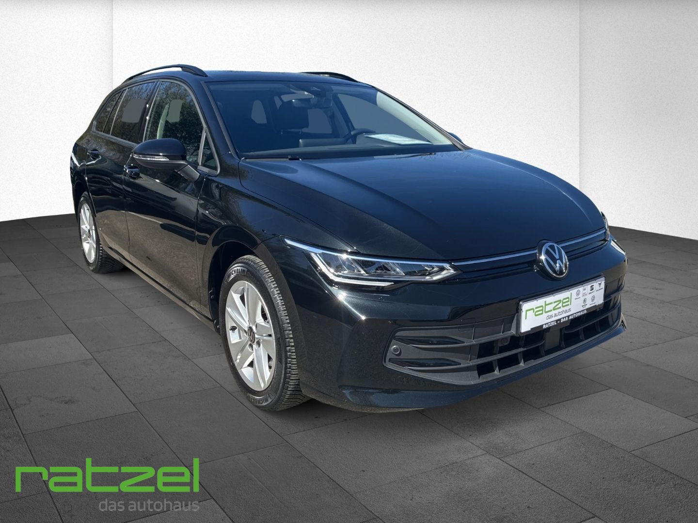 Fahrzeugabbildung Volkswagen Golf Variant Life 1,5 eTSI DSG LED ACC Apple Car