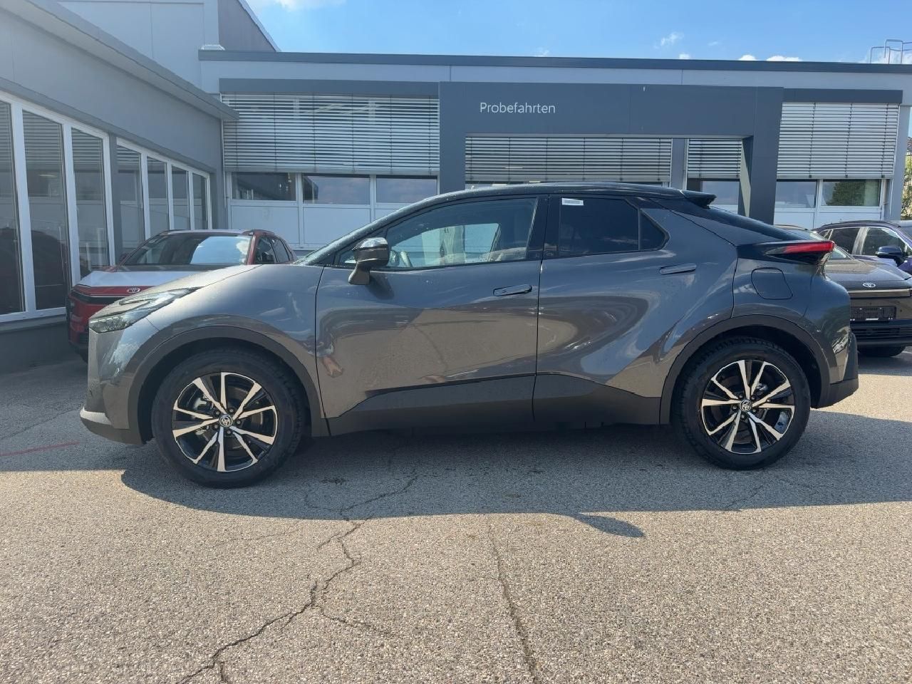 Fahrzeugabbildung Toyota C-HR Plug-In Hybrid FWD 2,0 Teamplayer