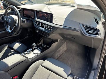 BMW 118i Sport Line DAB LED WLAN Tempomat Klimaaut.