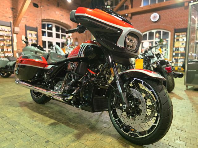 Harley-Davidson FLHXSE CVO Street Glide