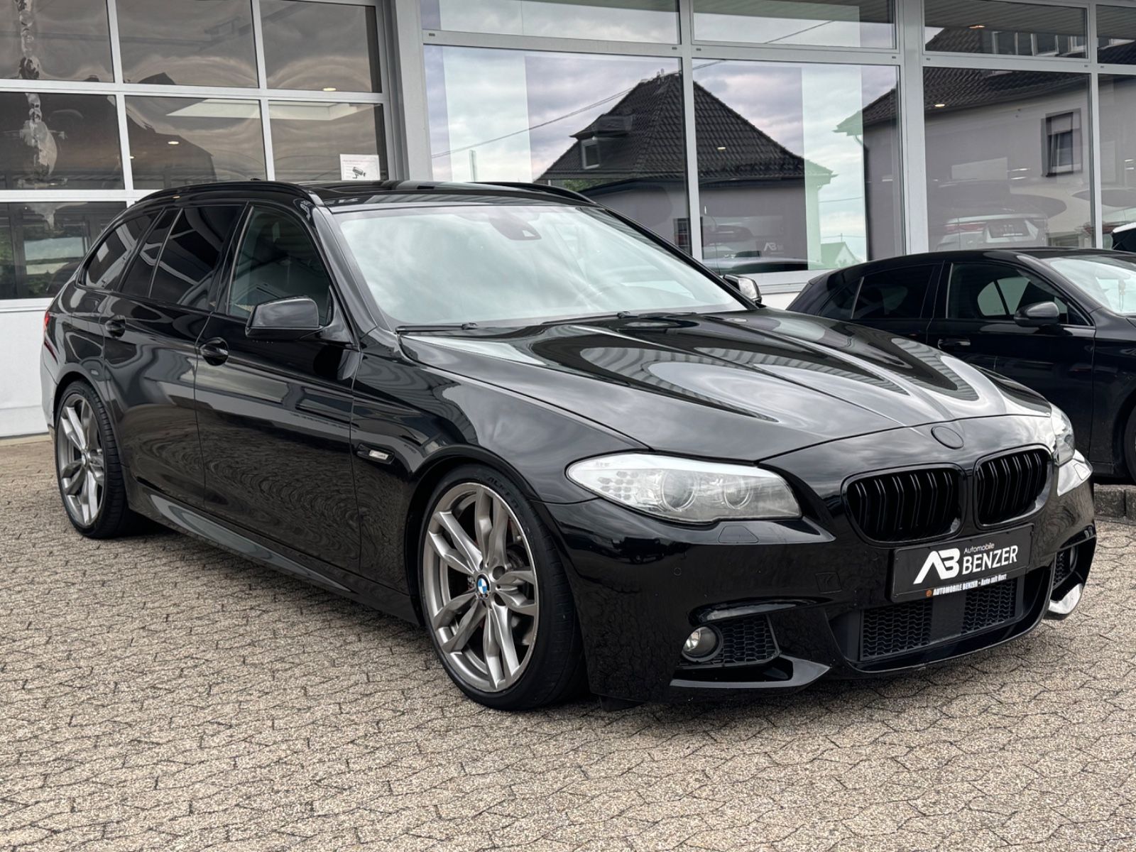 Fahrzeugabbildung BMW 535 d M-Paket/Pano/Leder/R-Cam/ACC/Memory/HUD