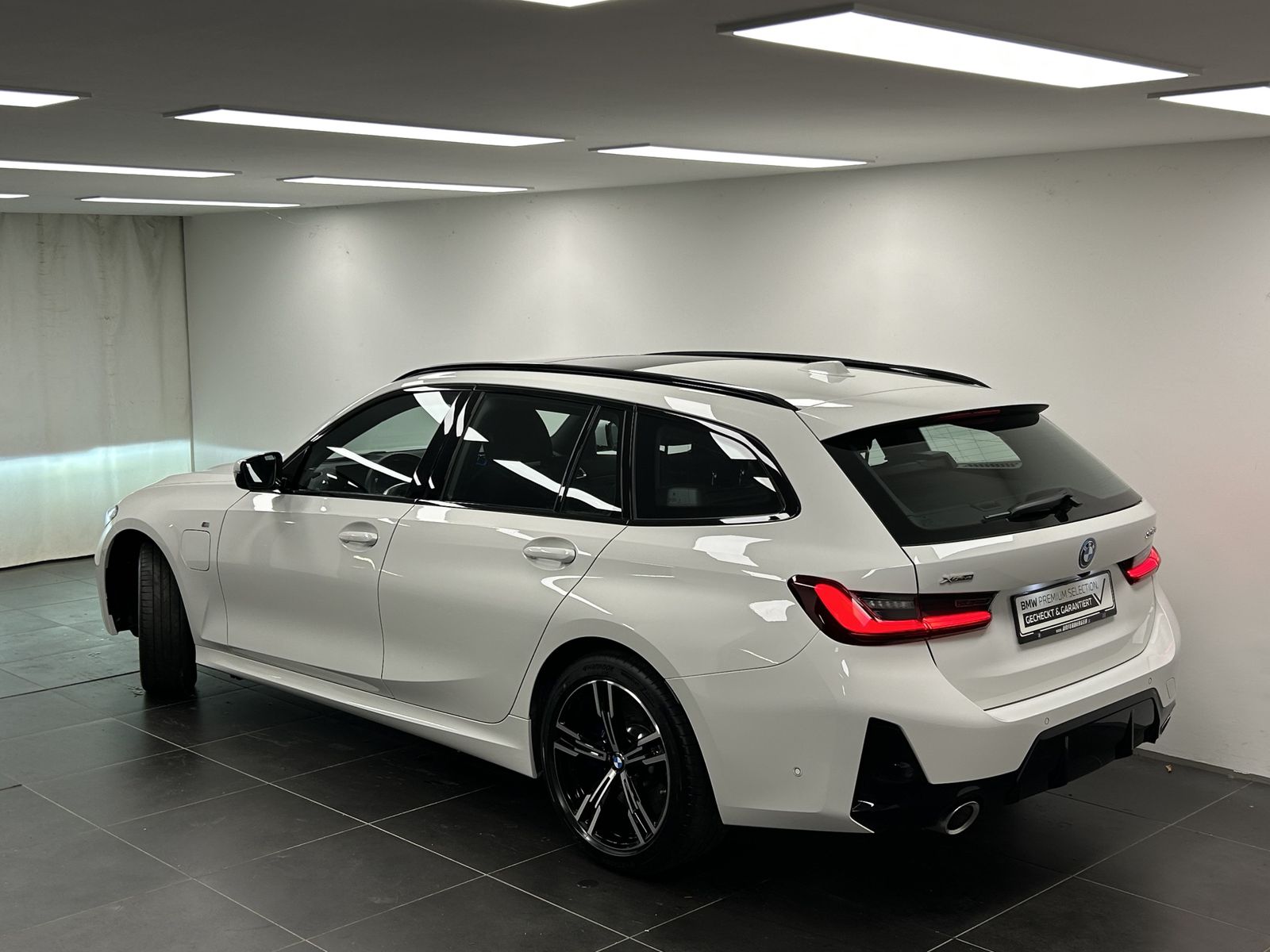 BMW 330e xDrive Touring M Sportpaket Harman/Kardon P imagem 3