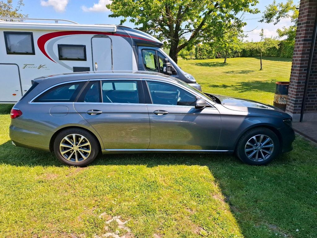 Image of Mercedes-Benz E 220