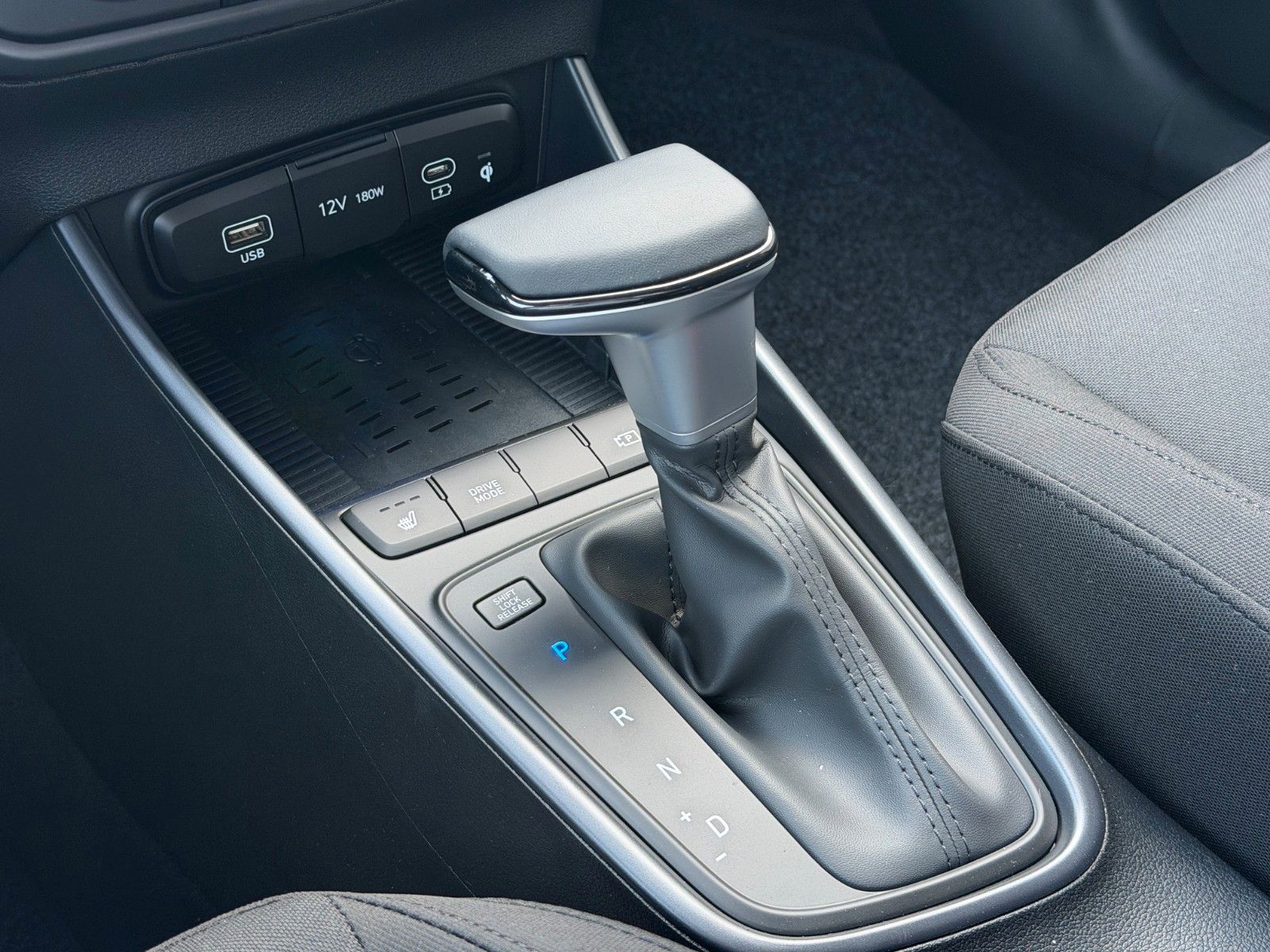 Fahrzeugabbildung Hyundai BAYON 1.0 T-GDI Blackline *Navi*Kamera*BOSE*LED*