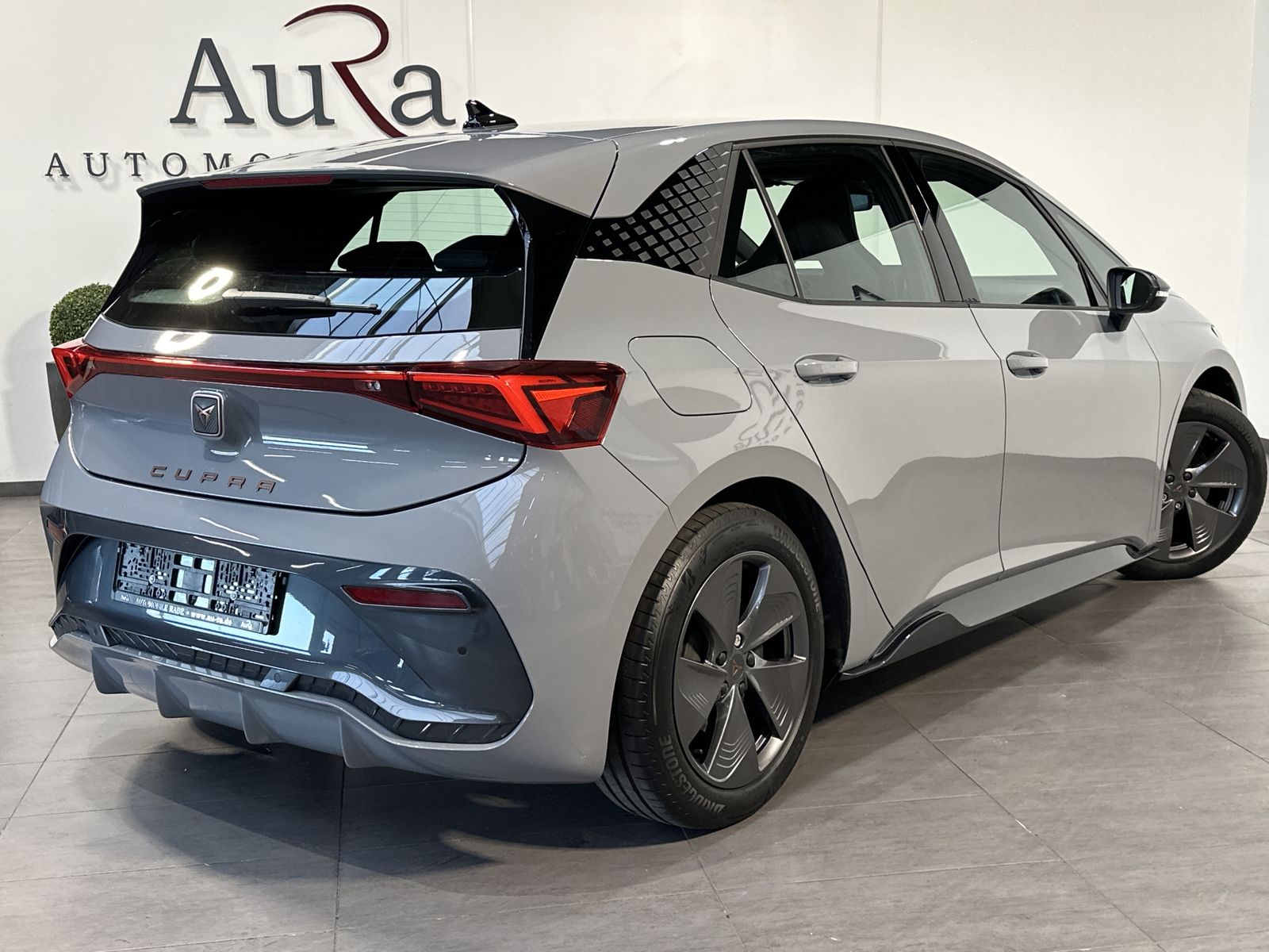 Fahrzeugabbildung CUPRA Born NAV+LED+V-COCKPIT+1HD+18ZOLL+PP+TEMPOMAT