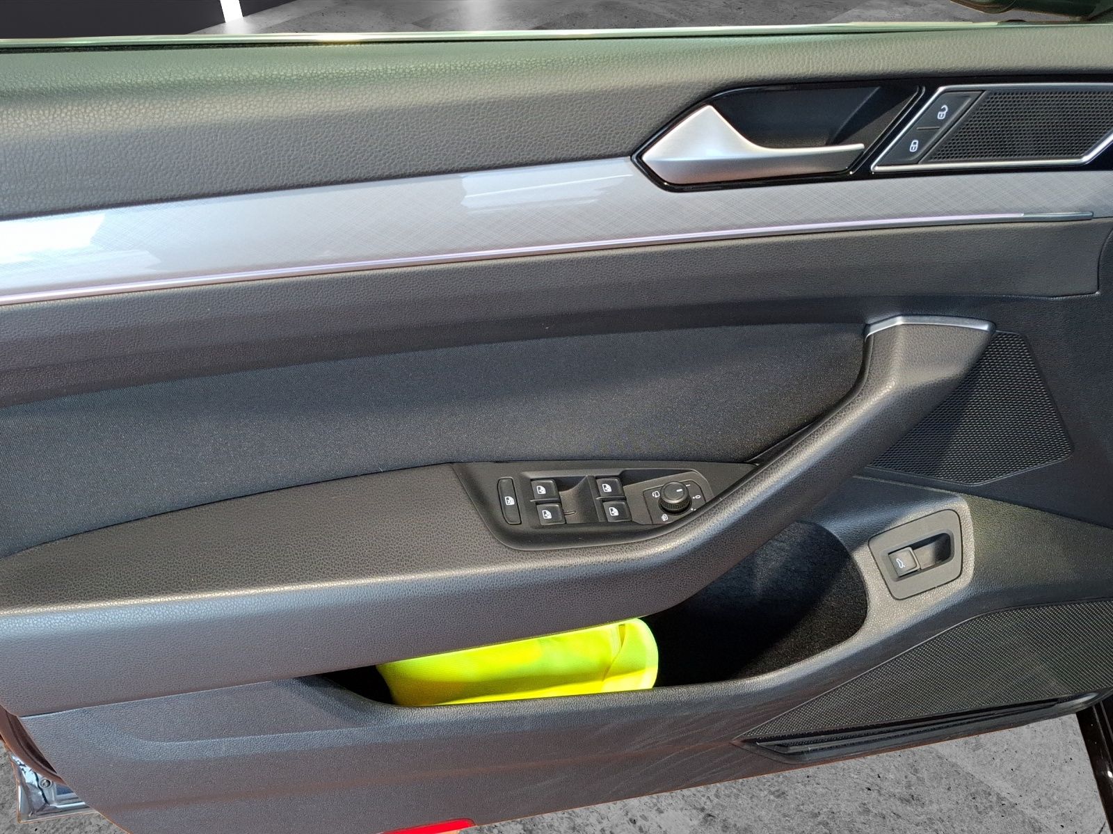 Fahrzeugabbildung Volkswagen Passat Variant TDI Business DSG Matrix AHK Navi