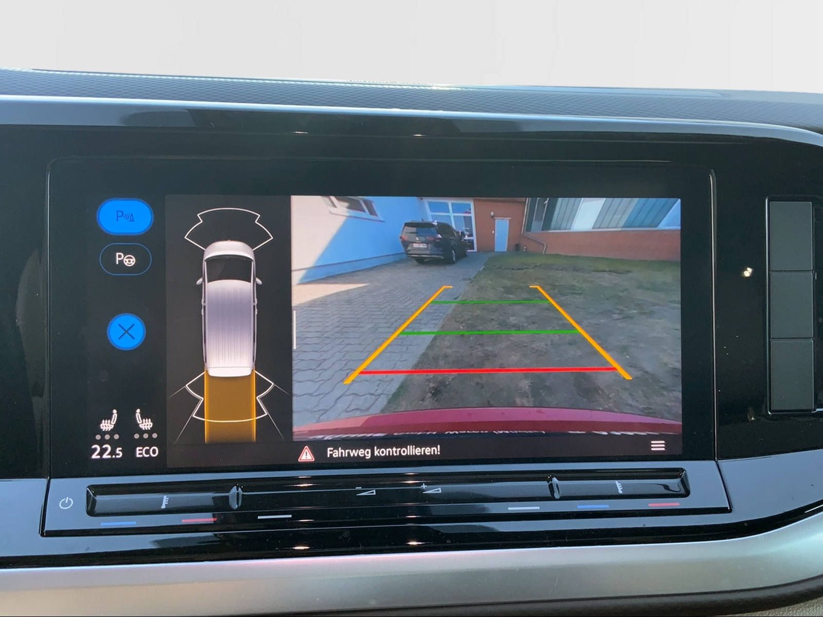 T7 Multivan Life 1.4 TSI eHybrid, STHZ,NAV,AHK.