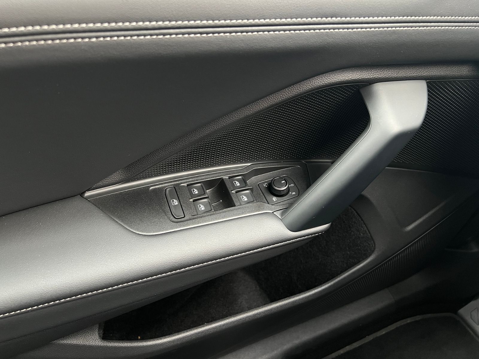 Fahrzeugabbildung Volkswagen Tayron Life 1.5 eTSI DSG *AHK,7-Sitzer,LED,Kamer