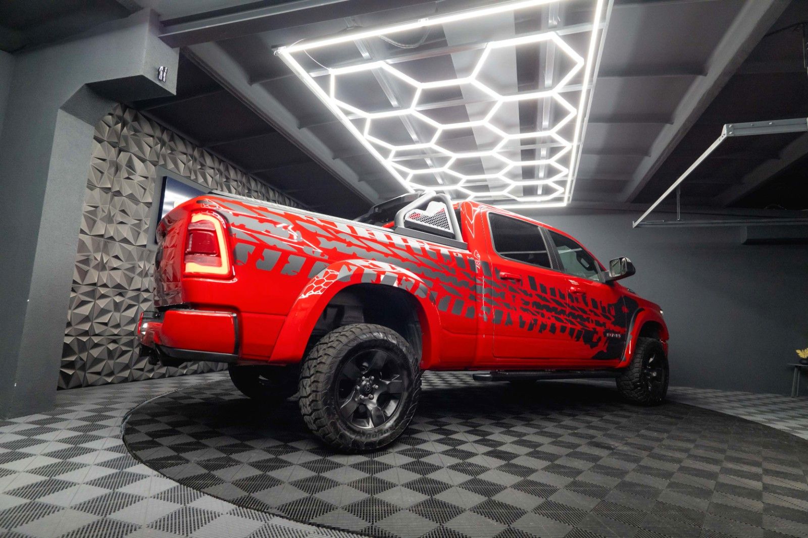 Fahrzeugabbildung Dodge RAM 5.7 V8 HEMI 4x4 OFFROAD LONGBED AXLE LOCK