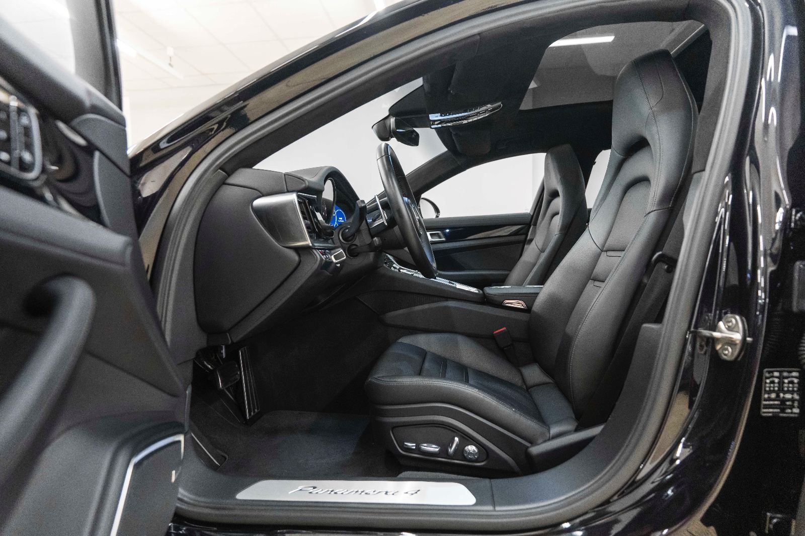 Fahrzeugabbildung Porsche Panamera Sport Turismo 4 E-Hybrid BOSE 360° LED