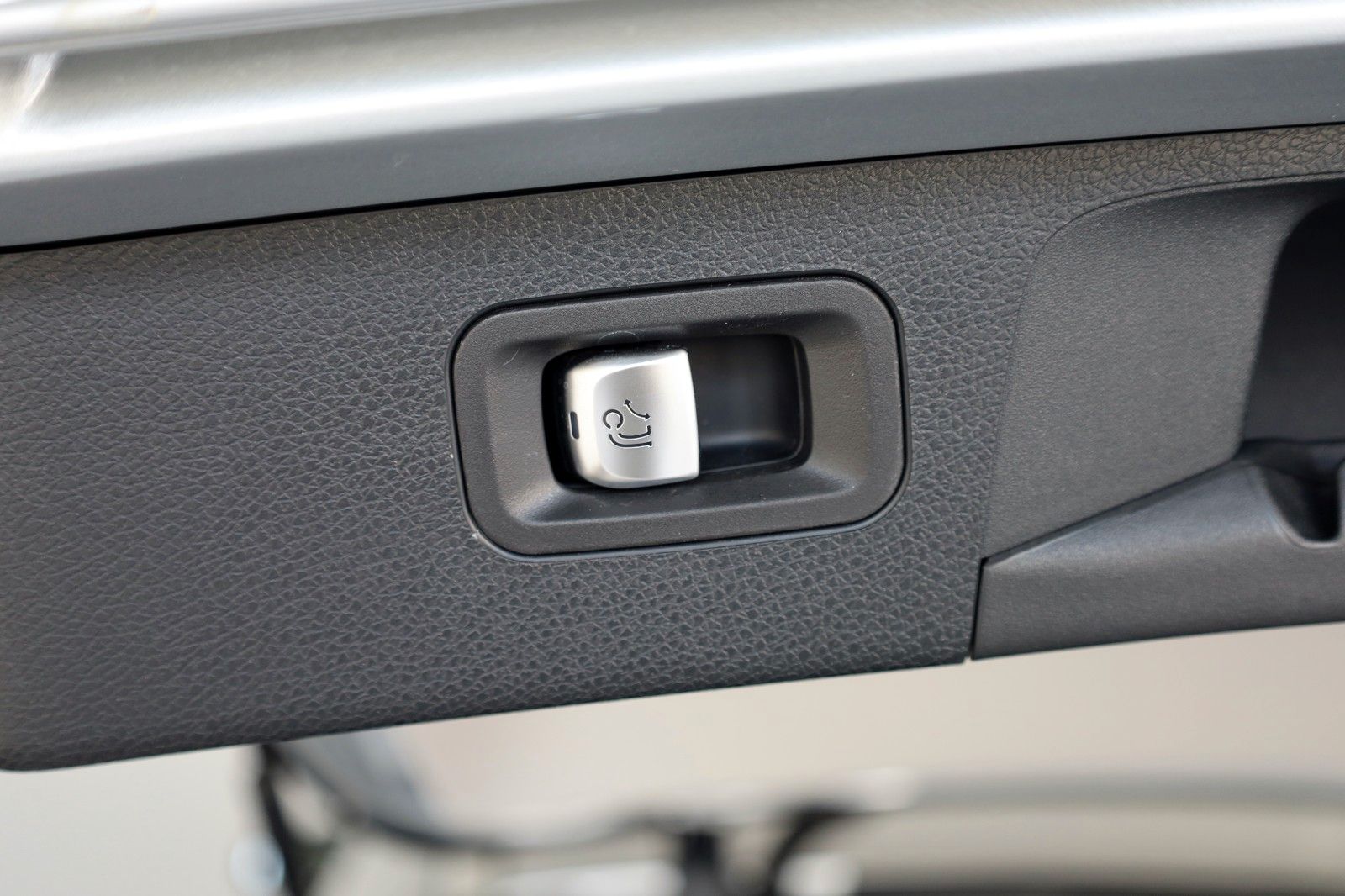 Fahrzeugabbildung Mercedes-Benz E 220d, Avantgarde, Leder,Navi,LED,SH,Kamera,AHK