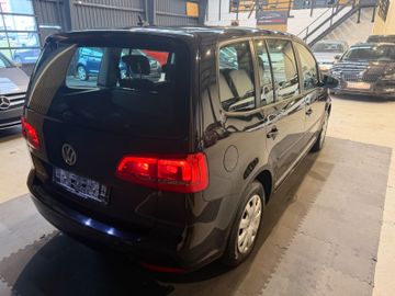Volkswagen Touran - 8