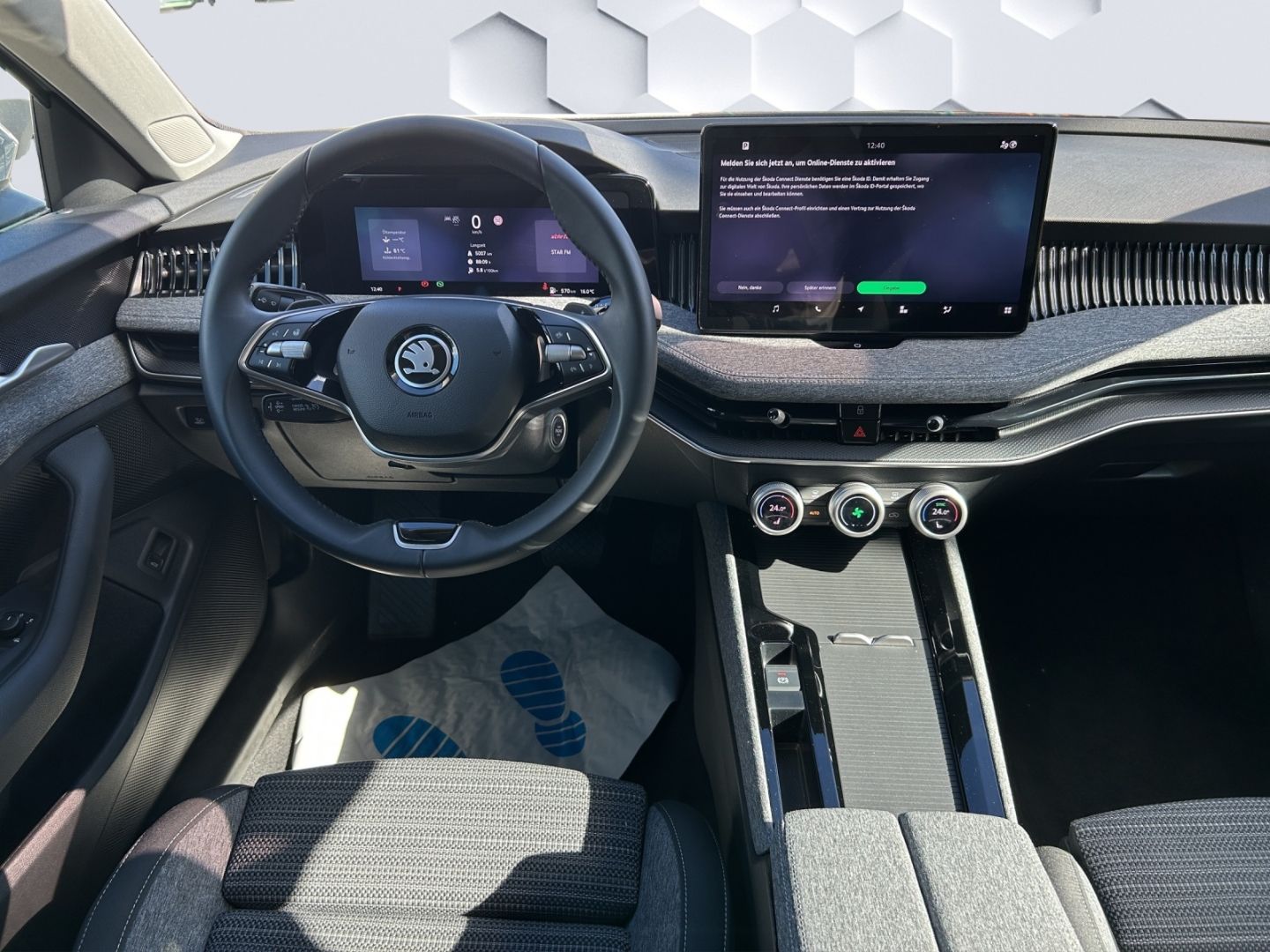 Superb Combi 2.0 TDI DSG 110kW LED AHZV Sitzheiz