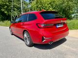 BMW320dxDriveT Luxury,Laser,Pano,HUD,AHK,Standh - BMW 320: 320d Luxury