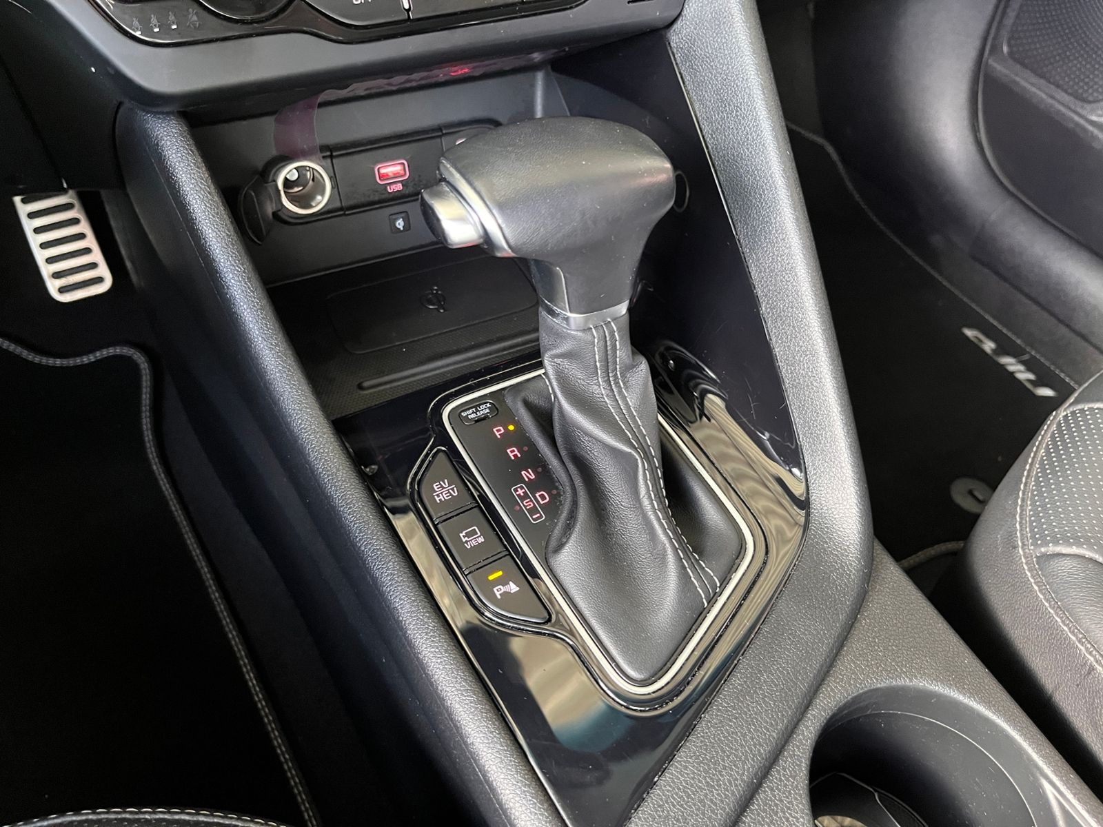 Fahrzeugabbildung Kia Niro Spirit PHEV LED NAVI LEDER SHZ AHK