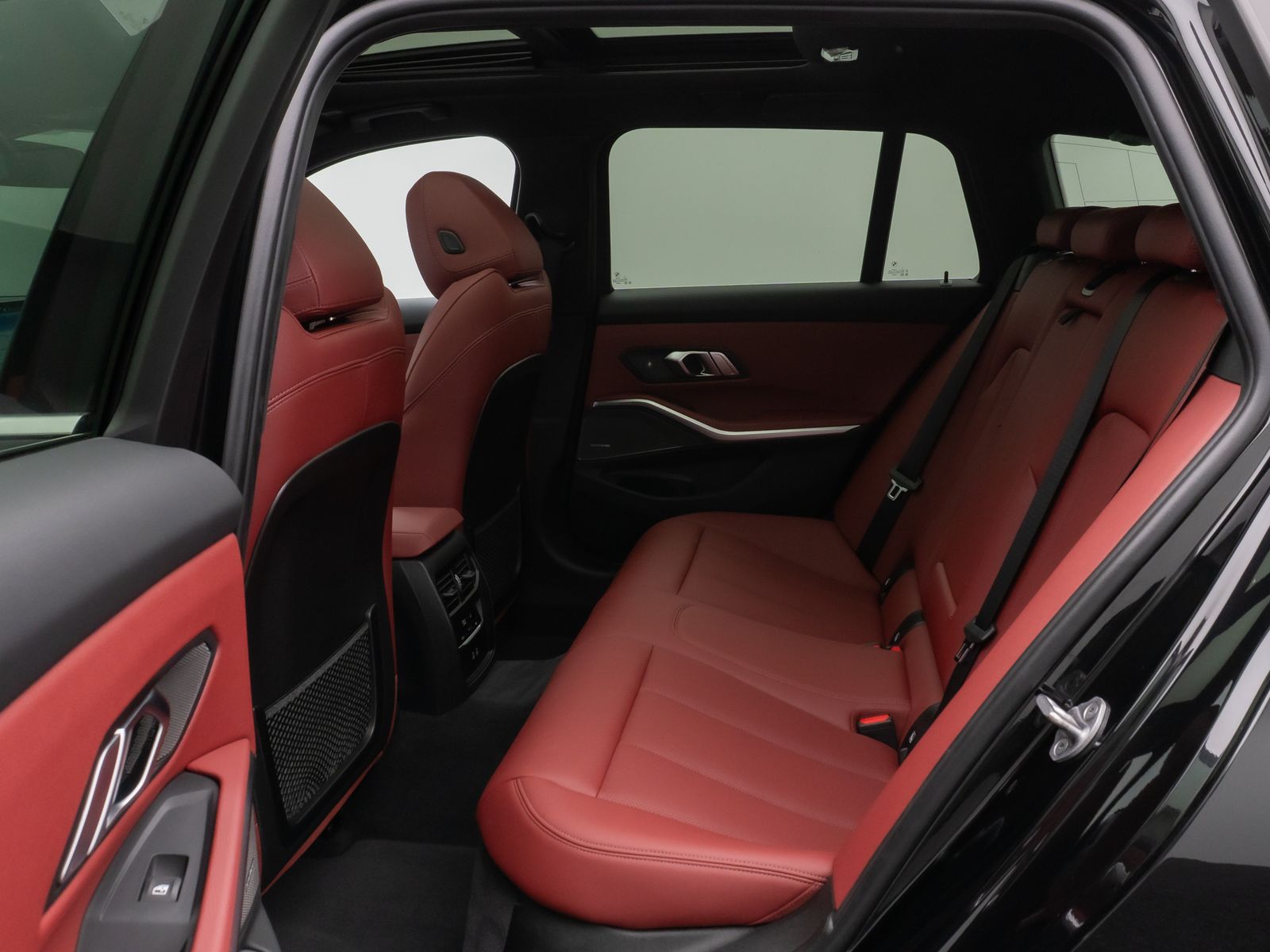 Fahrzeugabbildung BMW 330i M Sport Panorama Kamera DAB H/K DrivAssist