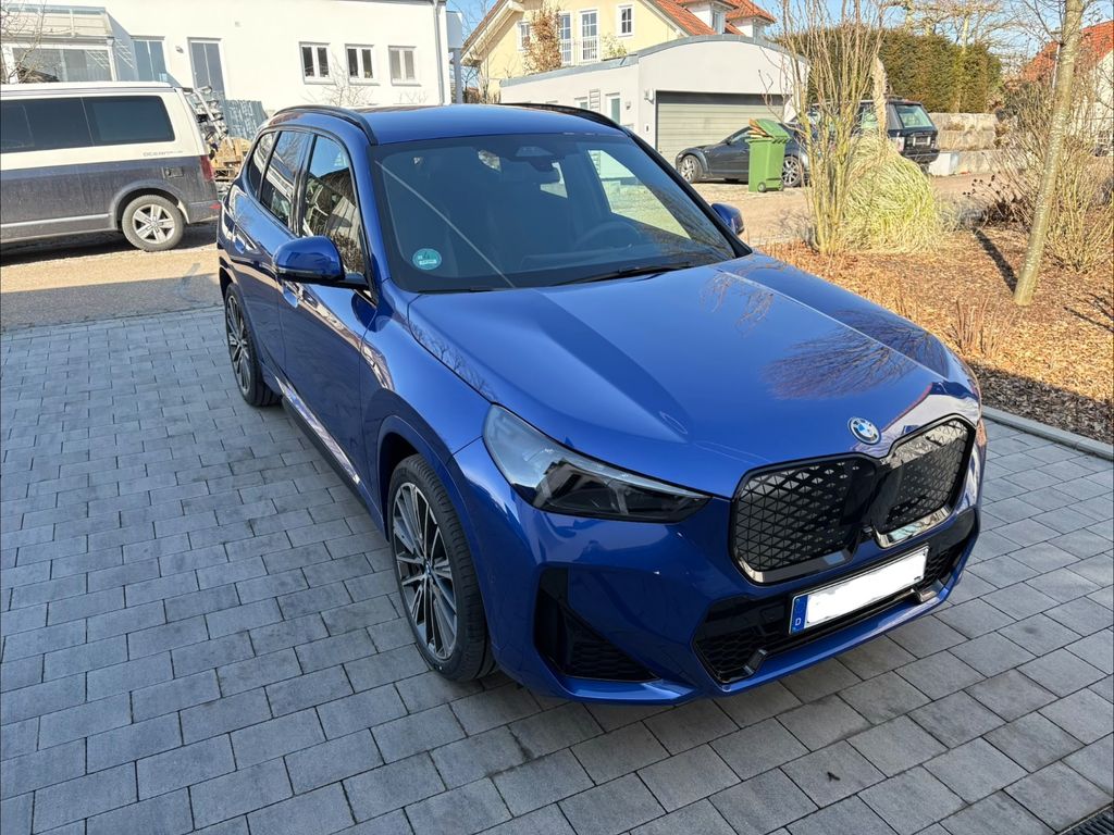 BMW iX1