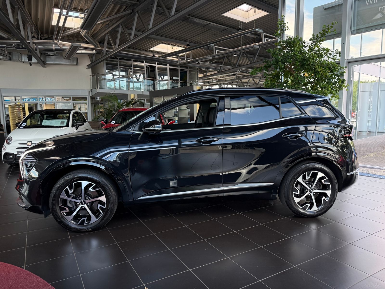 Fahrzeugabbildung Kia Sportage Spirit 4WD AHK PANO 360° H/K LEDER