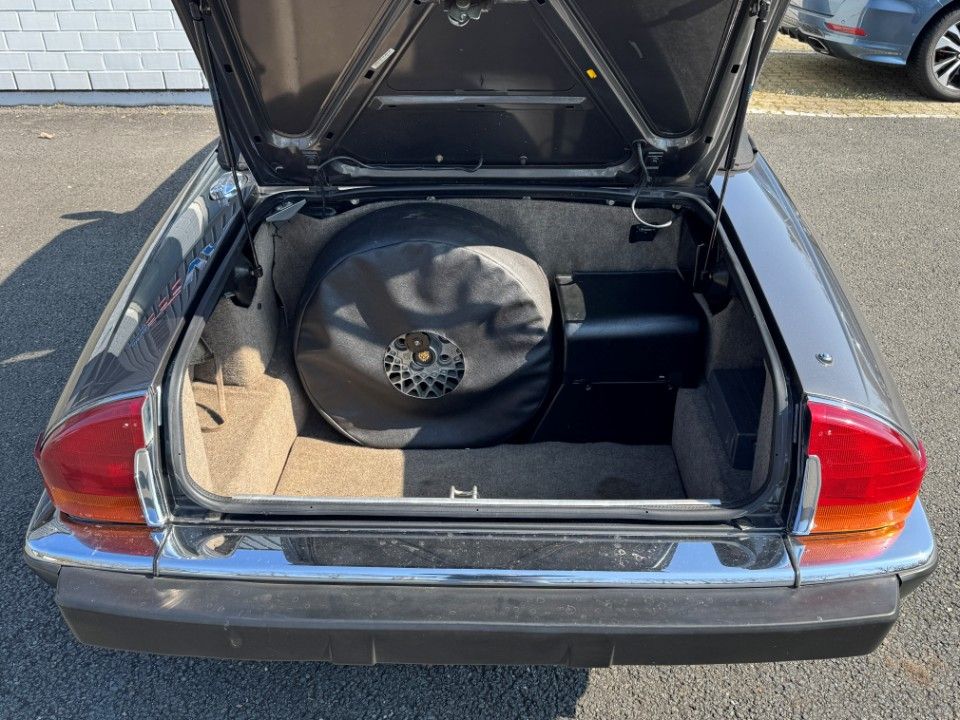Fahrzeugabbildung Jaguar XJS 12 Zylinder Cabrio H. Zul. HU Neu