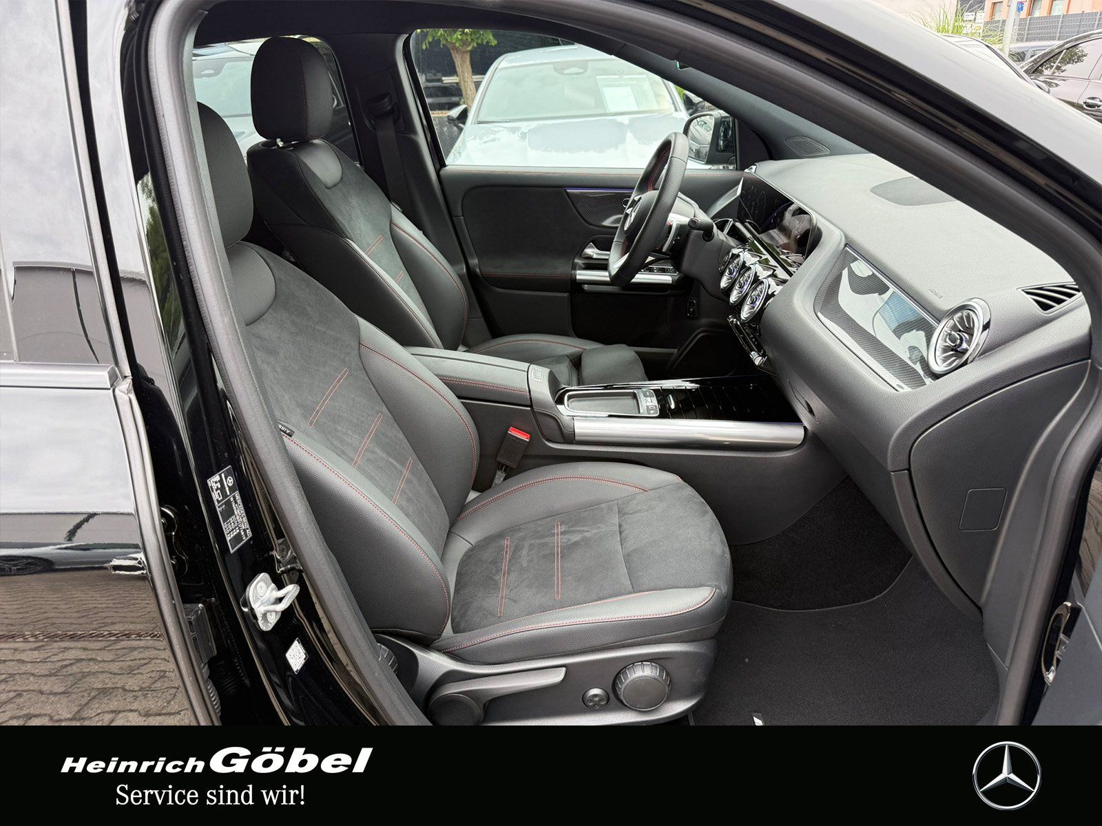 Fahrzeugabbildung Mercedes-Benz GLA 200 AMG*AHK*TOTWINKEL*NIGHT-PAKET*AMBIENTEBE