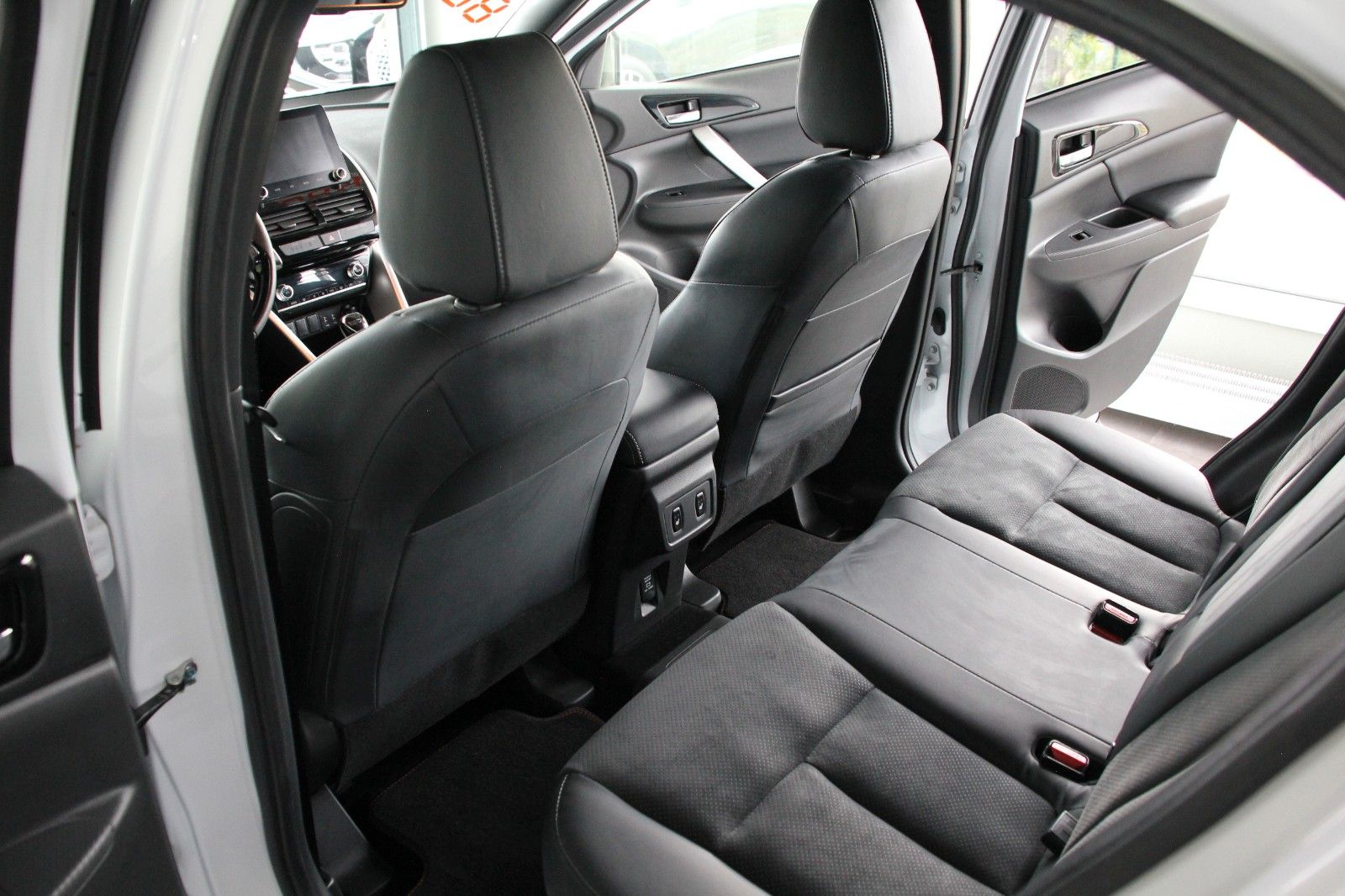 Fahrzeugabbildung Mitsubishi Eclipse Cross PHEV Select