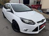 Ford Focus Titanium/Keyless Go/Navi/Temp./SHZ/Klima/P - Ford Focus Gebrauchtwagen in Dortmund