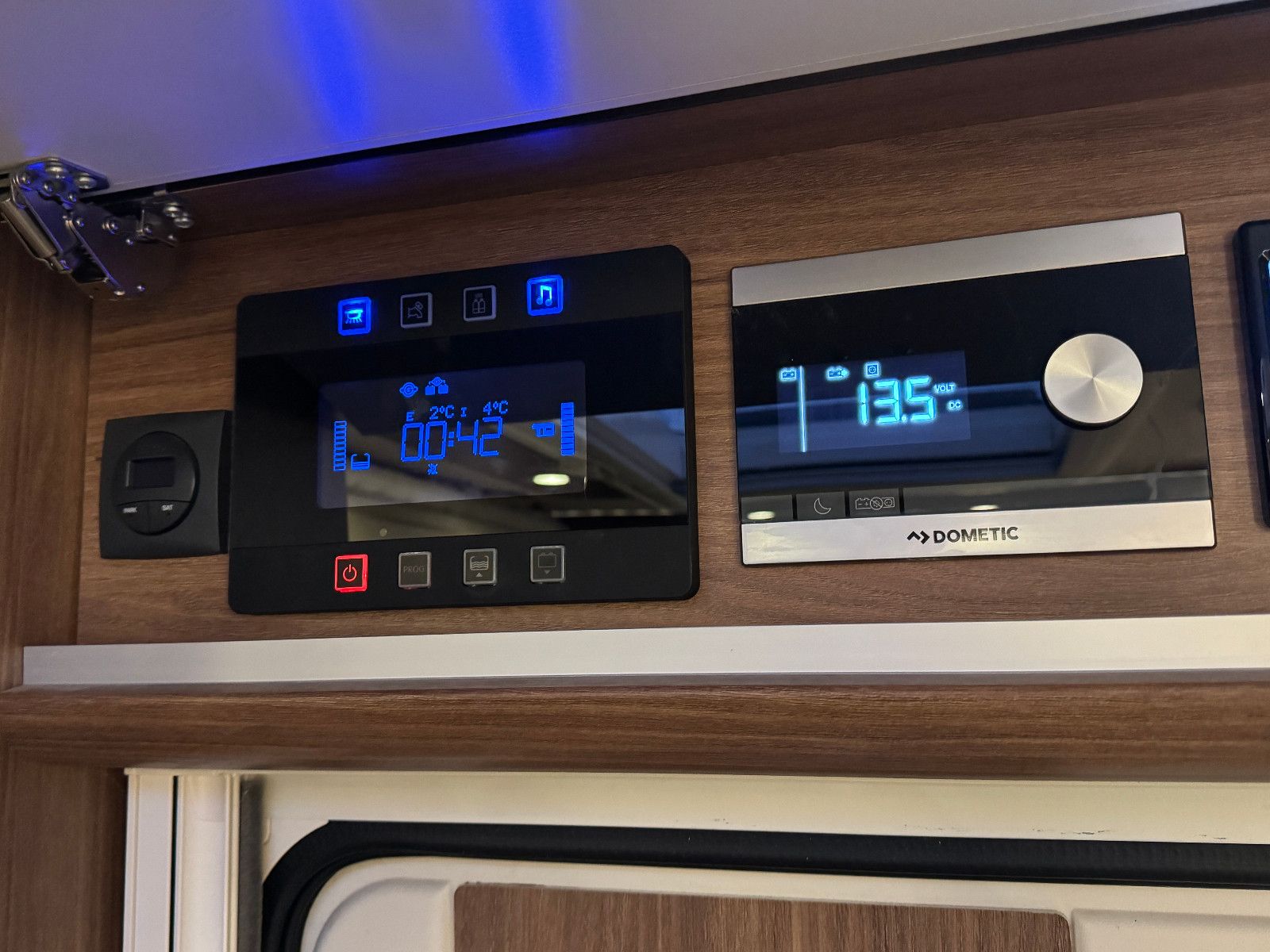 Fahrzeugabbildung Carthago Chic e-line I 51 QB MERCEDES 418 CDI 9GT 1.HAND