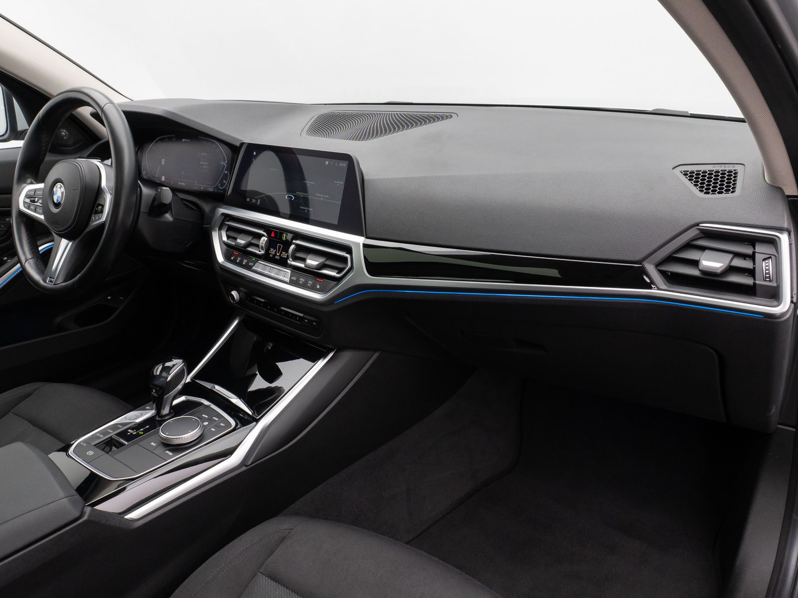 Fahrzeugabbildung BMW 330e  Laser Glasdach HUD H/K Stop&Go AHK Komfort