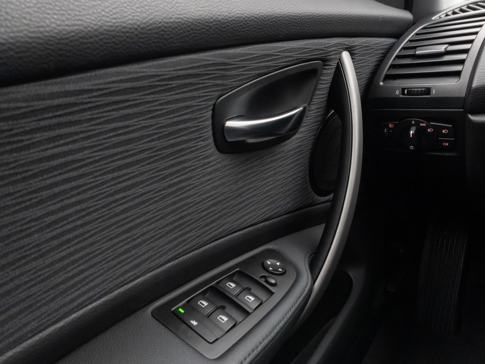 Fahrzeugabbildung BMW 118d  Advantage Sitzheizung AHK PDC Nebelscheinw