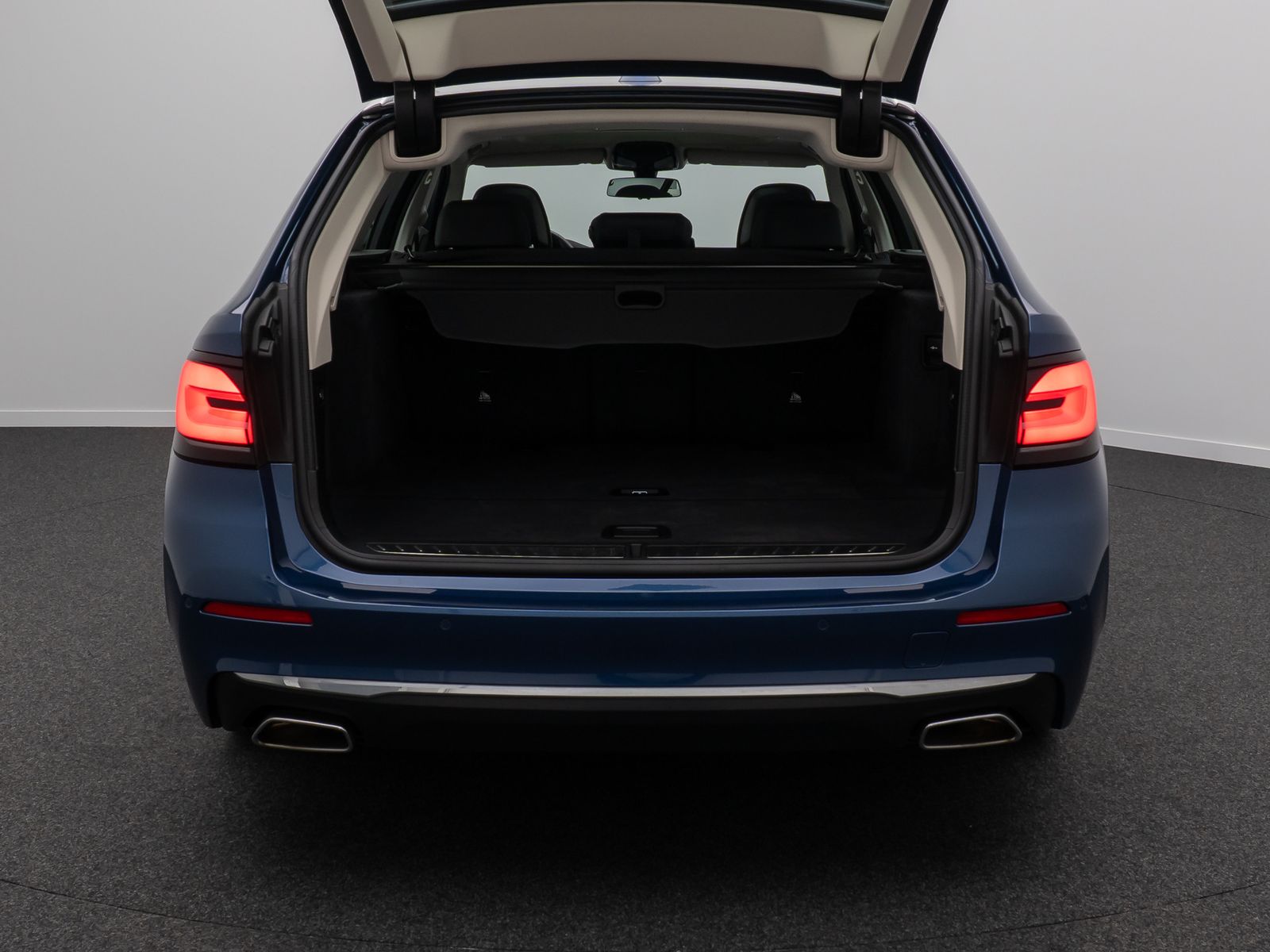 Fahrzeugabbildung BMW 520d Luxury Line HUD DAB Kamera HiFi Panorama