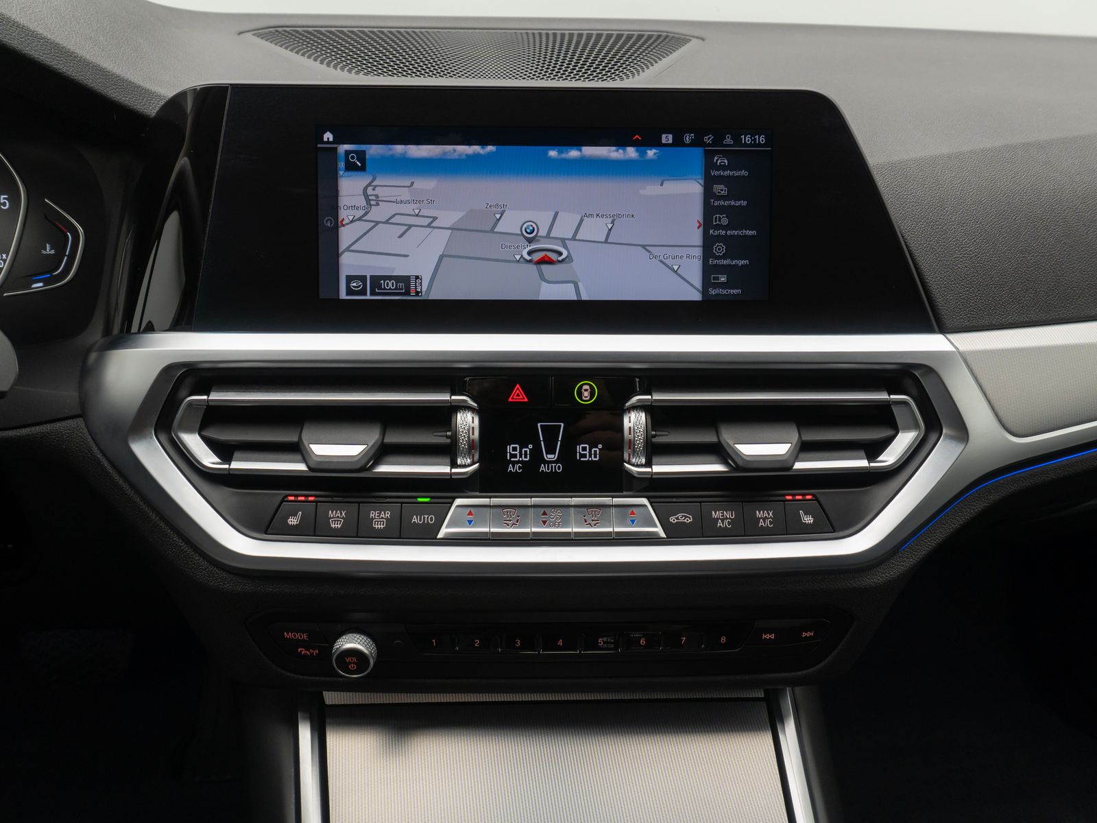 Fahrzeugabbildung BMW 320d HUD 360°DAB Leder Sport HiFi GeschwindigReg