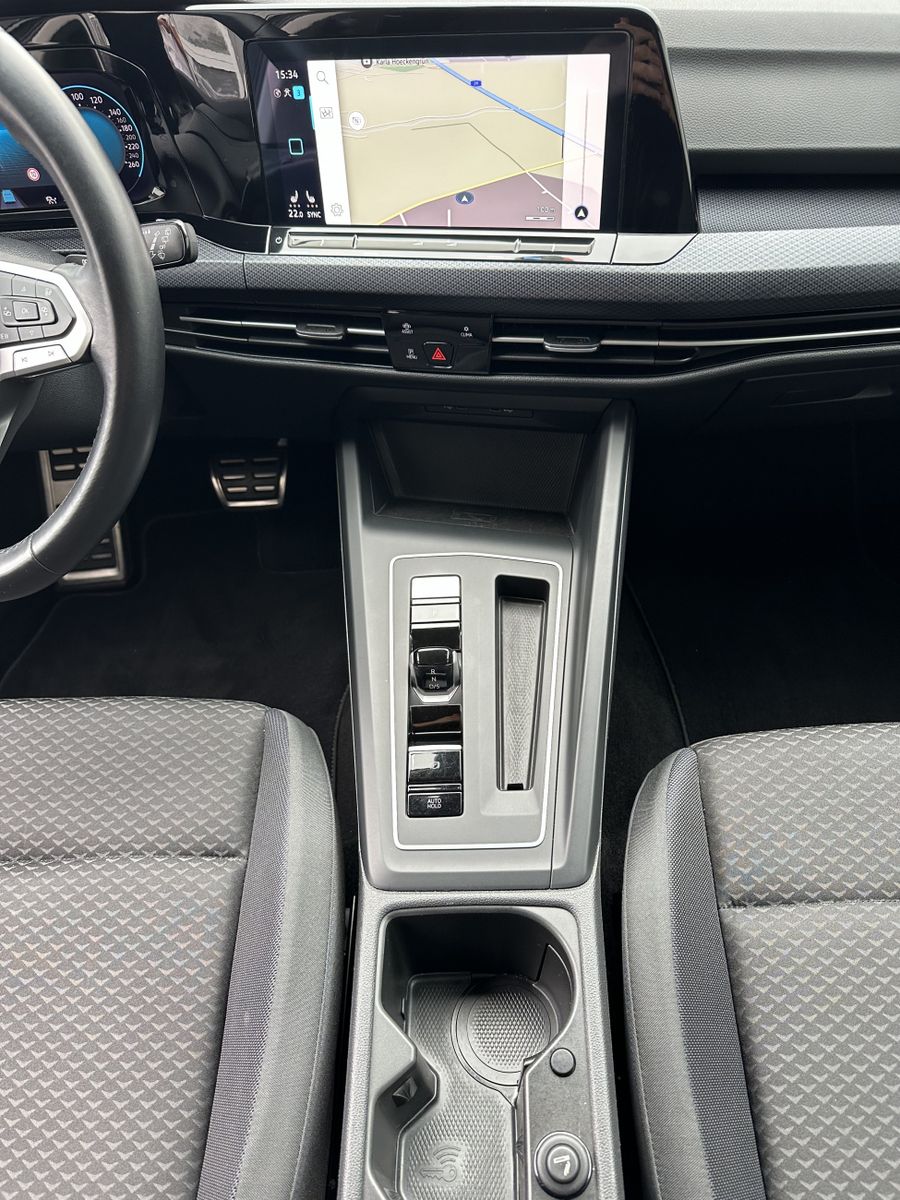 Fahrzeugabbildung Volkswagen Golf 2.0 TDI DSG United NAV+LED+ACC+AHK+DIGDISP