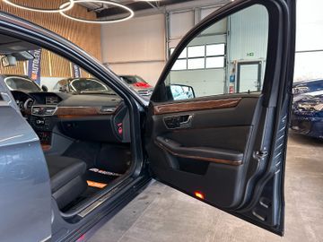 MYAUTOCENTER – Gebraucht- und Jahreswagen mit Werkstattservice in Pfaffenhofen Mercedes-Benz E 220 CDI Limousine BlueEfficiency *2. Hand*SHZ*