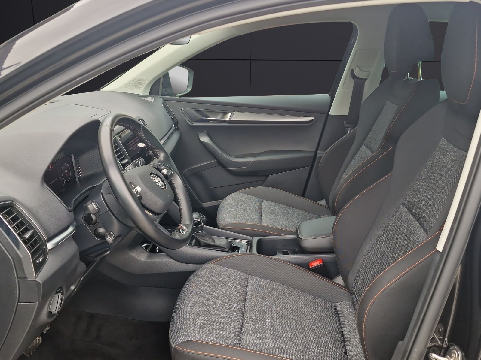 Fahrzeugabbildung SKODA Karoq Clever 1.5 TSI DSG LED Navi ACC AHK 4xSHZ