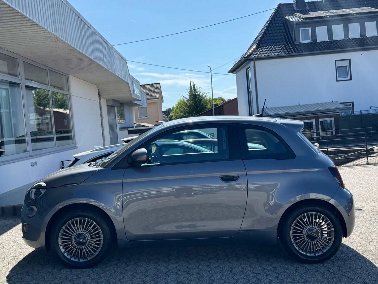 Fahrzeugabbildung Fiat 500 e Icon/42 kWh/Navi/R-Cam/ACC*CarPlay/SHZ/