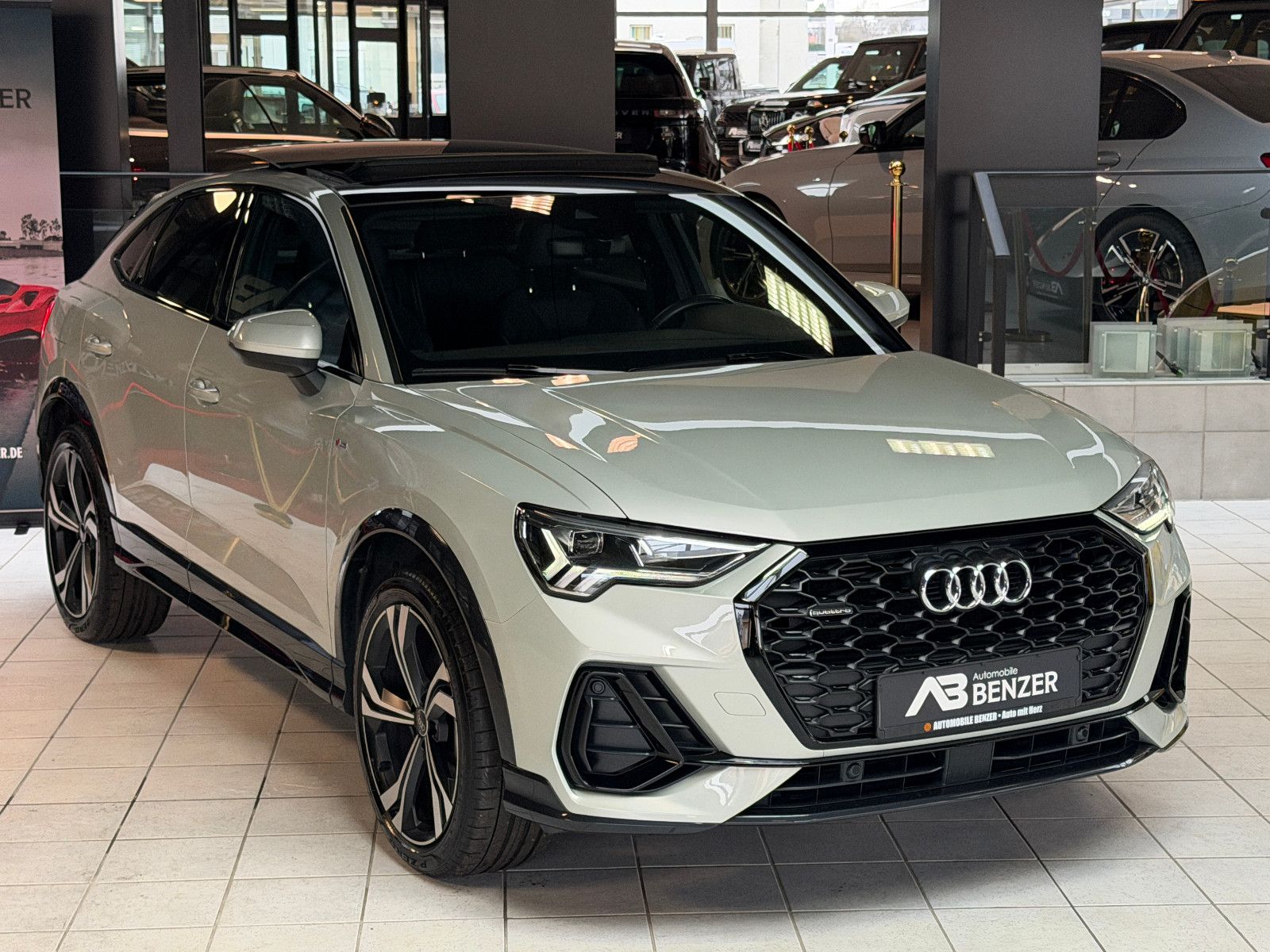 Fahrzeugabbildung Audi Q3 Sportback 45 TFSI quattro S line/PANORAMA/