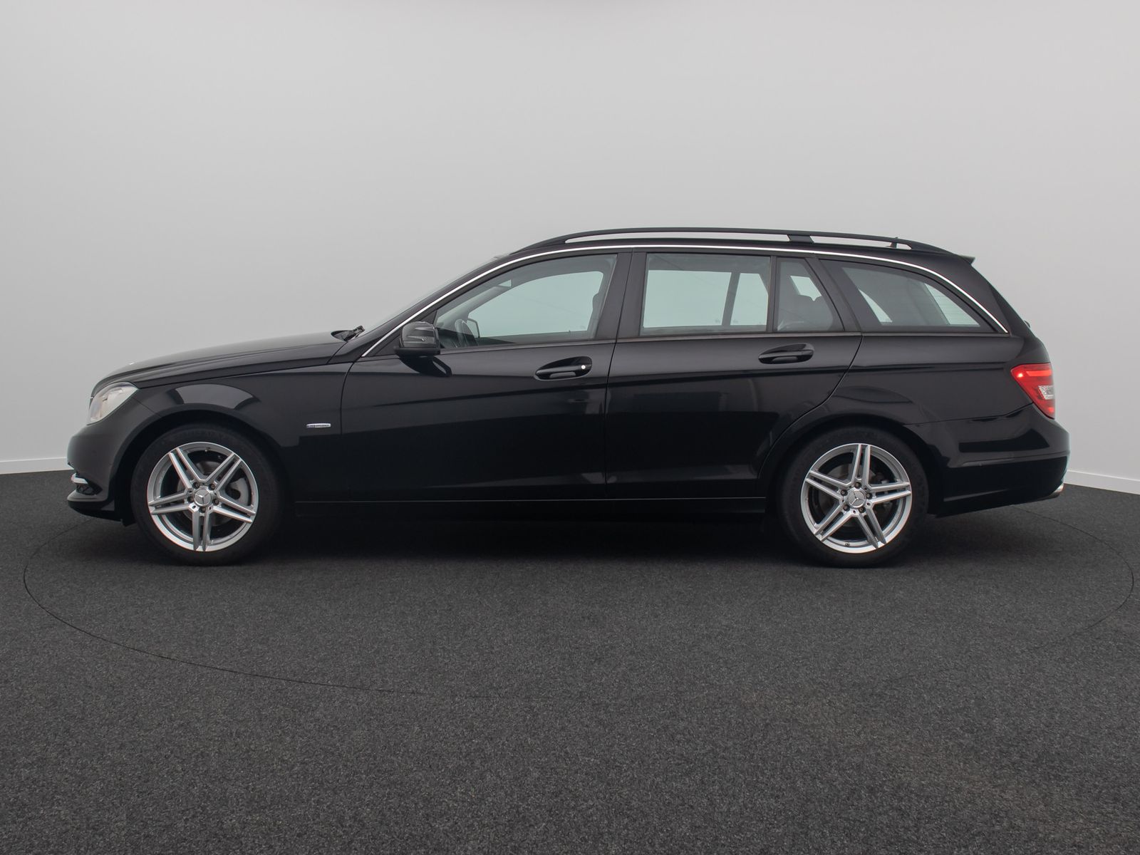 Fahrzeugabbildung Mercedes-Benz C 180 BlueEfficiency AHK Navi HiFi PDC KlimaAut