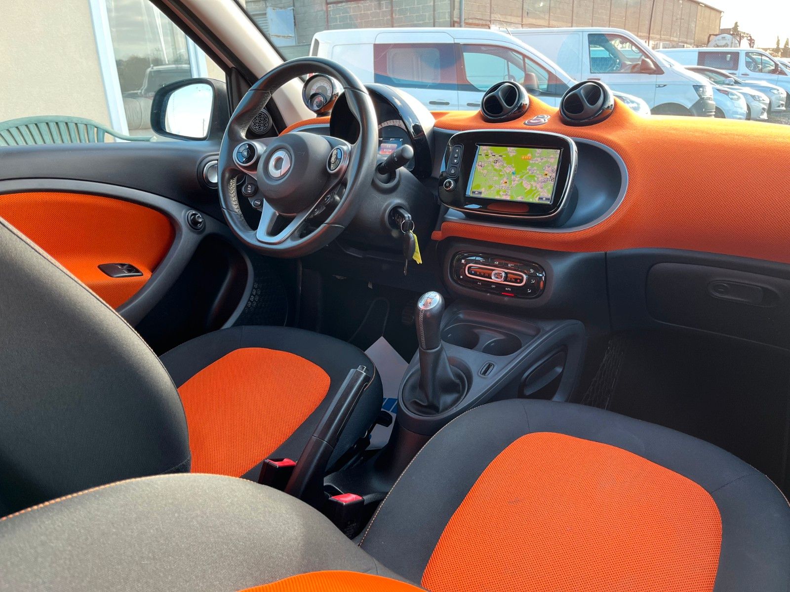 Fahrzeugabbildung Smart ForFour 1.0 passion 52kW Navi Klimaaut. Tempomat