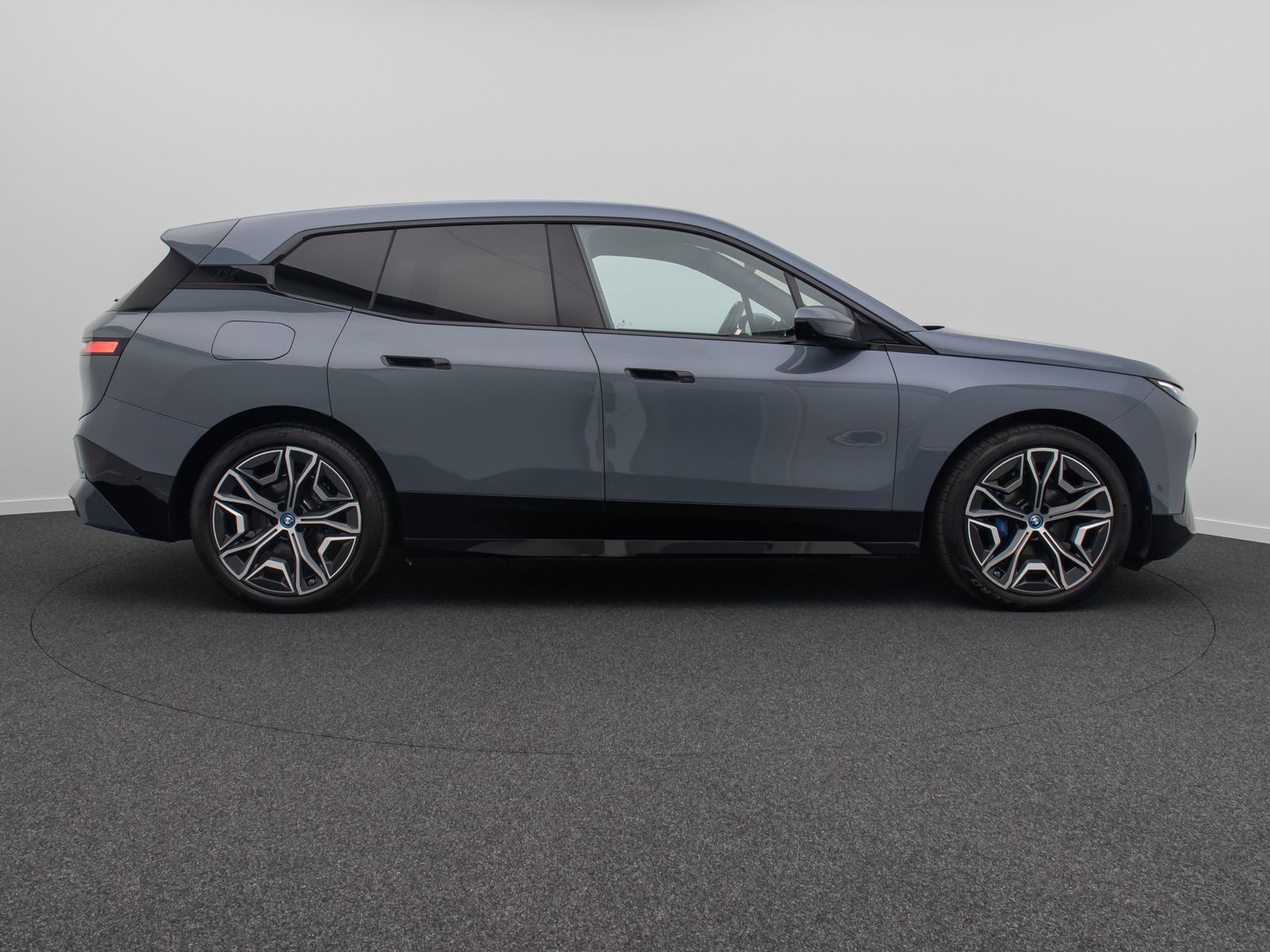 Fahrzeugabbildung BMW iX xD50 360°Laser B&W SoftC SkyLounge DAB 22Zoll