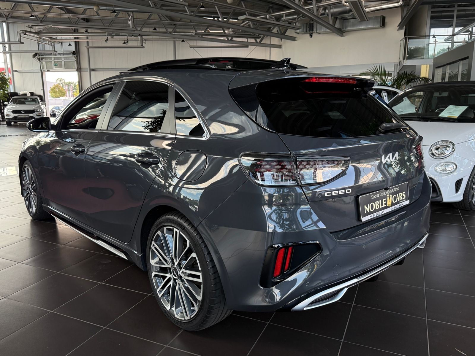 Fahrzeugabbildung Kia Ceed GT Line PANO JBL KAM LED