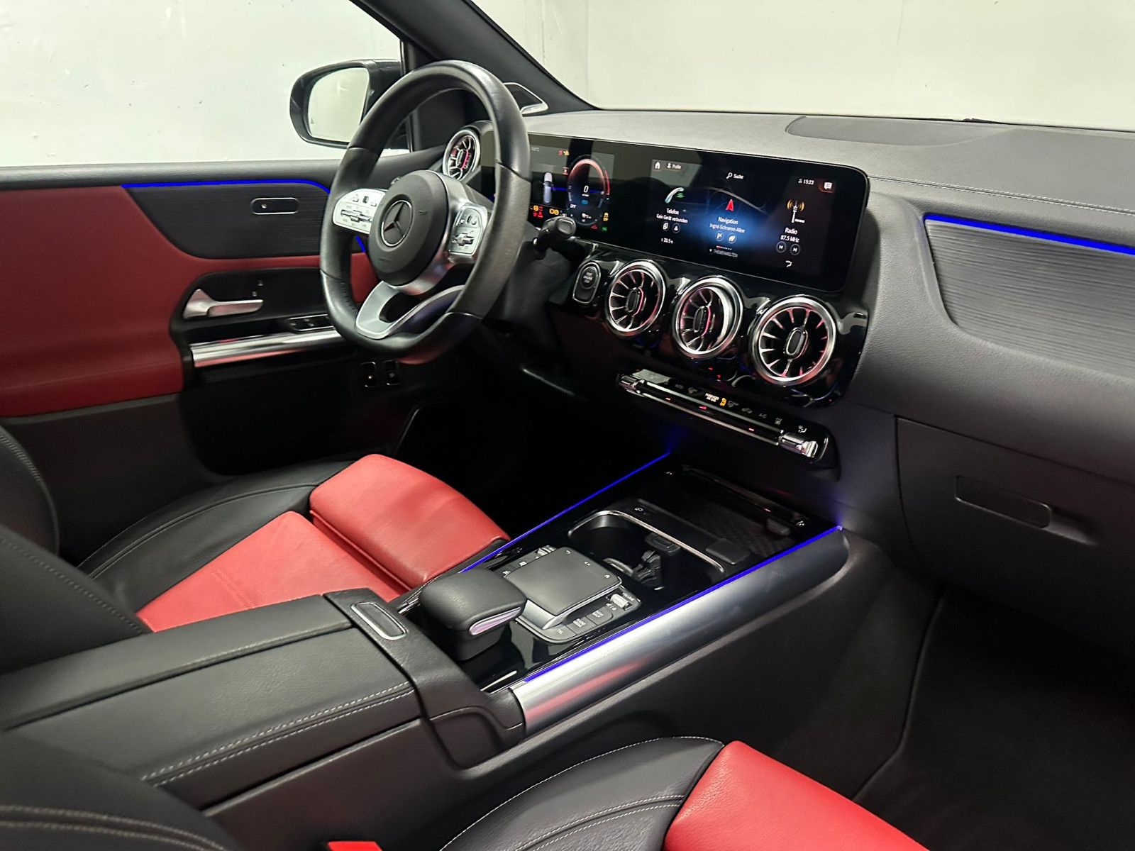 Fahrzeugabbildung Mercedes-Benz B 250 e *AMG-LINE*NIGHT*360*KEYLESS*LEDER*