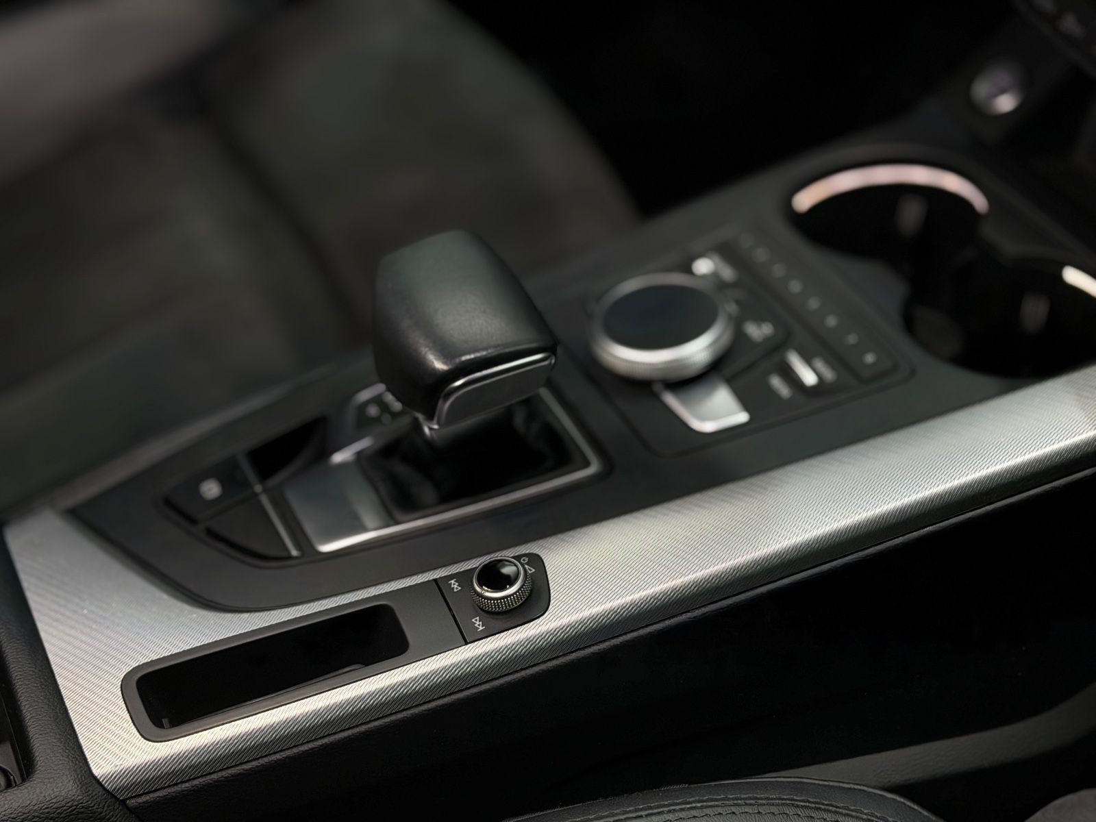 Fahrzeugabbildung Audi A4 Avant g-tron sport|S-LINE|S-TRONIC|HEAD-UP|