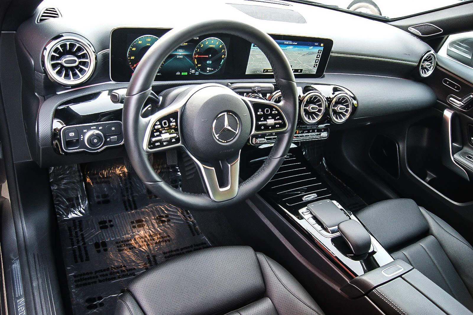 Fahrzeugabbildung Mercedes-Benz A 250e Lim Edition 19 BURMESTER GARAGENTORÖFFNER
