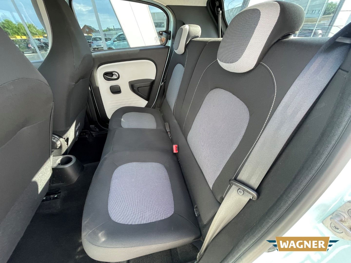 Fahrzeugabbildung Renault Twingo Dynamique leichter Frontschaden