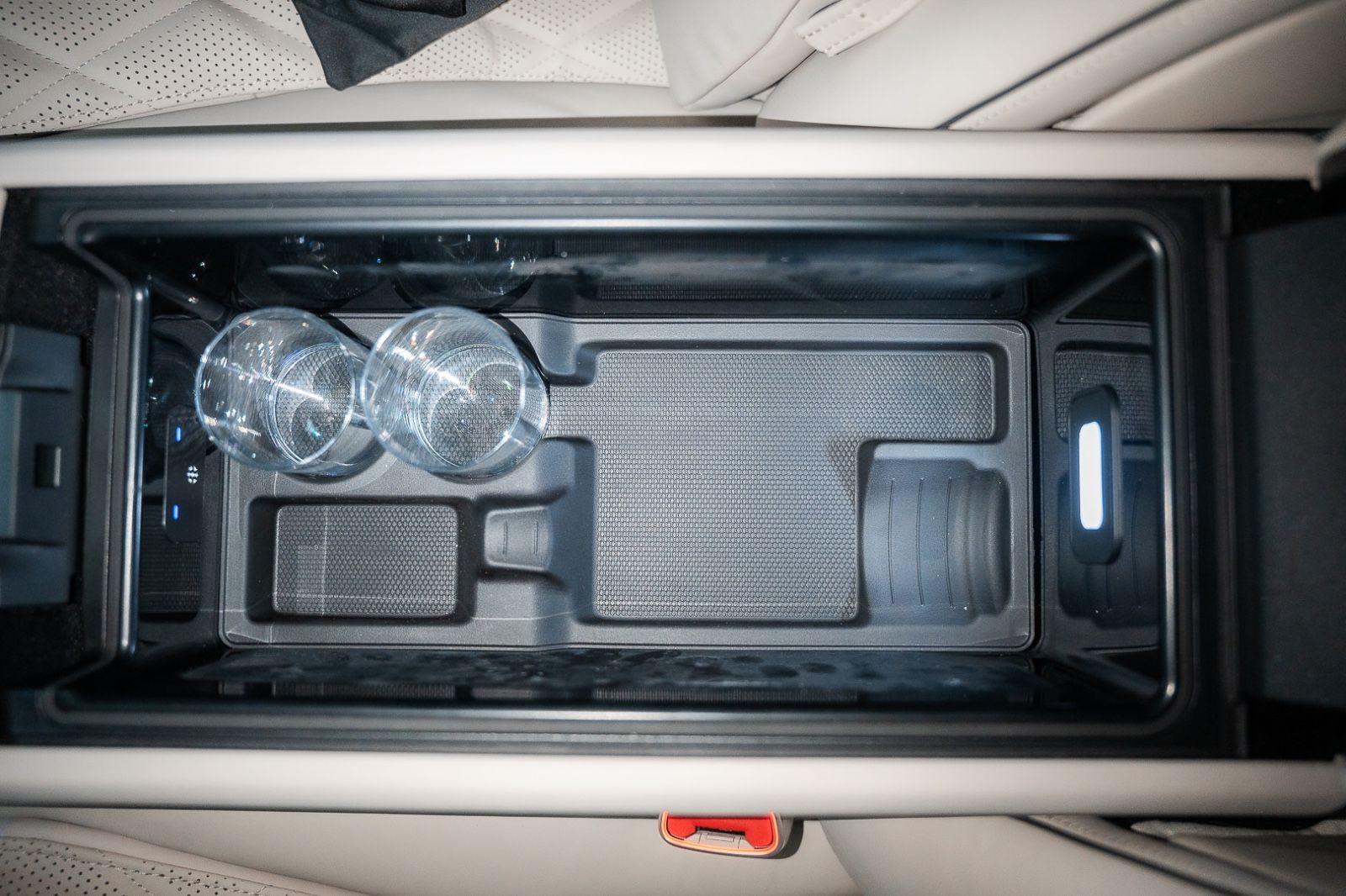 Fahrzeugabbildung Mercedes-Benz S 680 4M GUARD Armored VR10 FULL STOCK 2025
